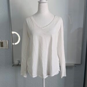 New York & Company Knit V Neck Top Size M White NY&C Long Sleeve
